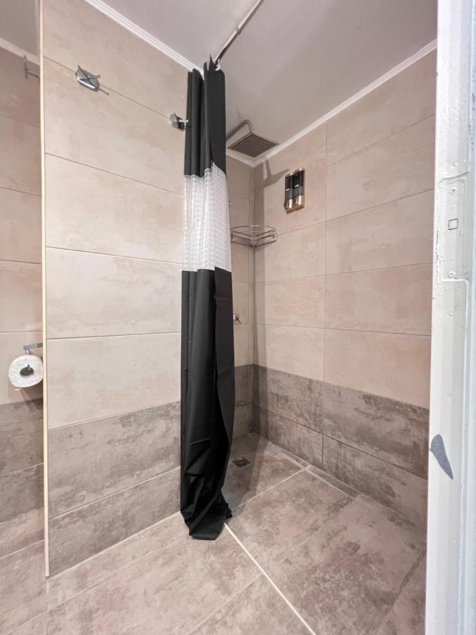 Modern & Cozy 51Sqm Apt In Thisseio Athens Exterior photo