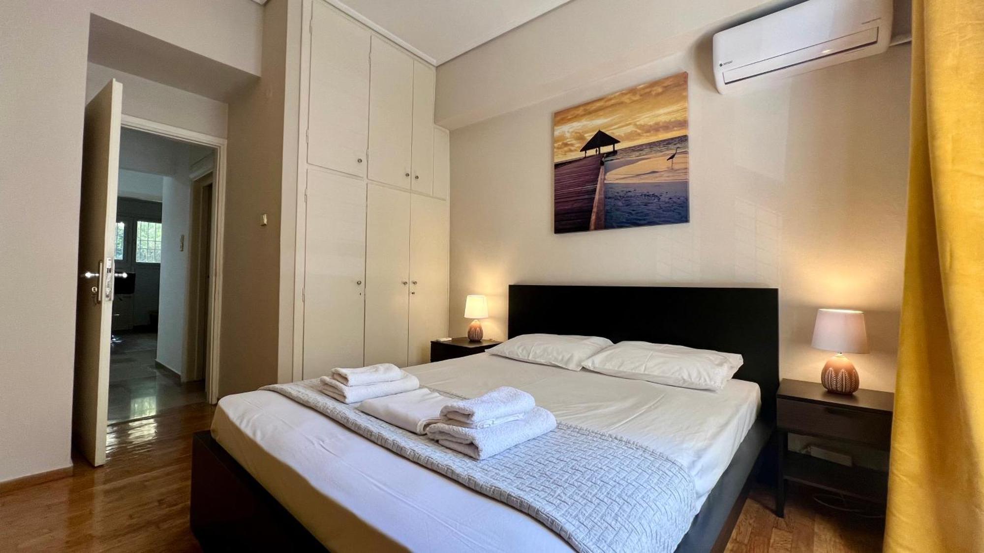 Modern & Cozy 51Sqm Apt In Thisseio Athens Exterior photo
